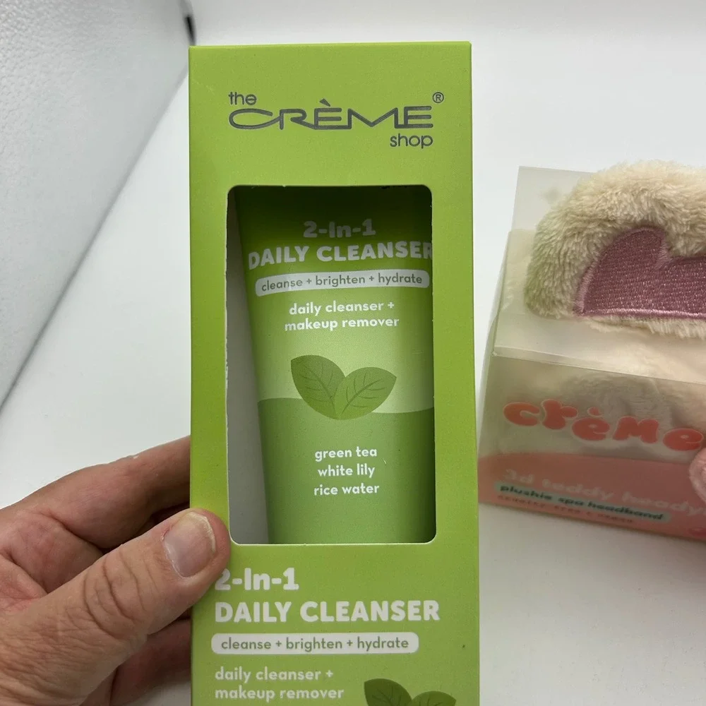 The Creme Shop 2-in-1 Daily Cleanser & 3D Teddy Plushie Spa Headband Set‎ NEW